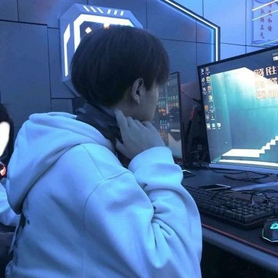 丧系男生头像真人侧脸