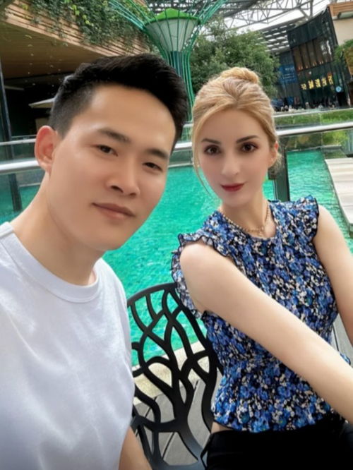 湖北小伙被外国美女模特倒追,生下2个混血女儿,大女儿超像杨幂