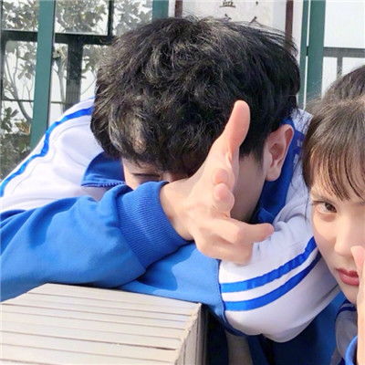 个性手绘情侣头像一男一女2018熬夜的瘾和遥远的你