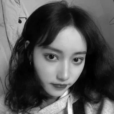 伤感霸气的黑白色女生头像这个世界有趣没趣的是我