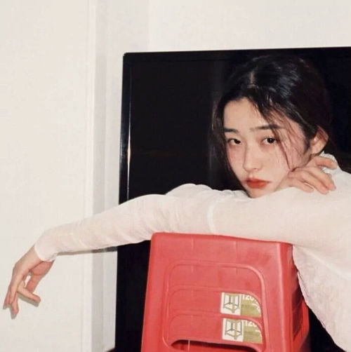精致女头,紧紧凑凑厌世风