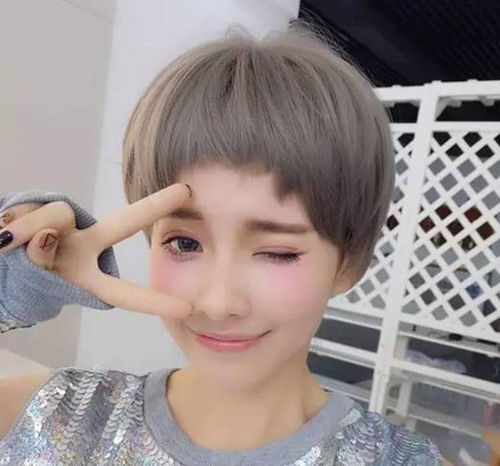 二次元刘海女生头像薄刘海