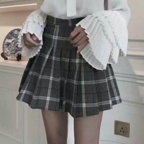 女生头像我本见万物波澜不惊,唯独见你方寸大乱