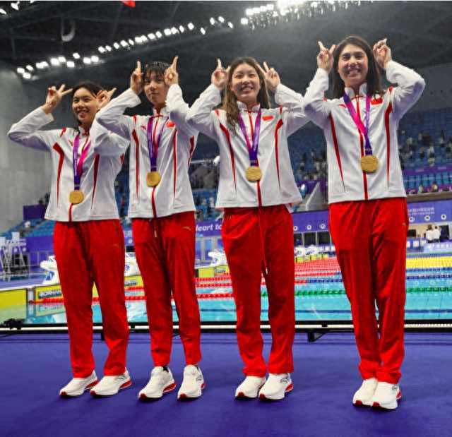 杭州亚运会游泳女子4x100米自由泳接力中国队夺冠