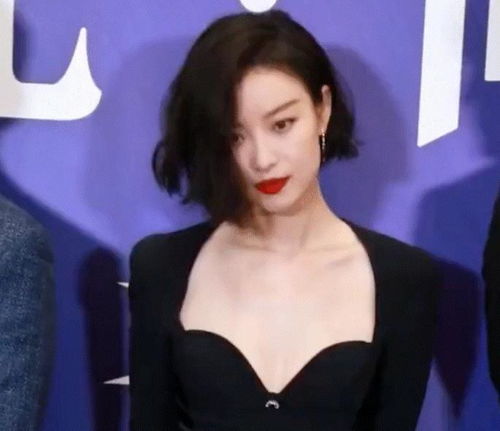 三美同台殷桃造型普通,宋轶这么瘦还有副乳,倪妮换新发型似女王