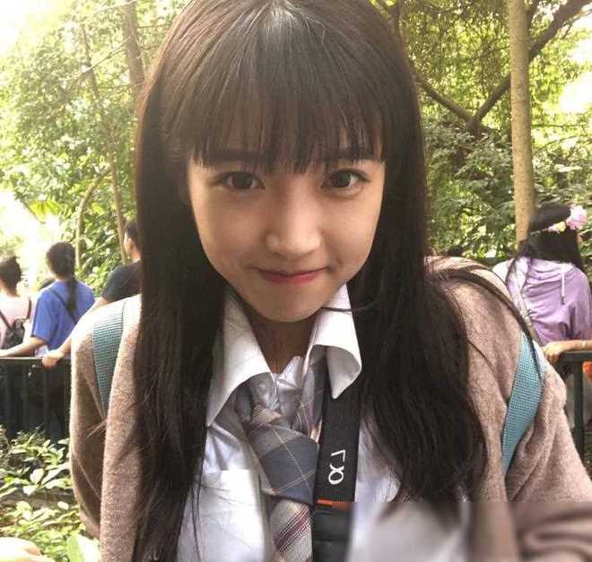 剪刀手女孩10年后神秘富豪承诺揭秘,她如今身在何处