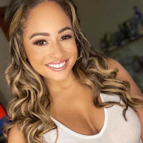 送葬者霸气外露美女选手秀妩媚照片