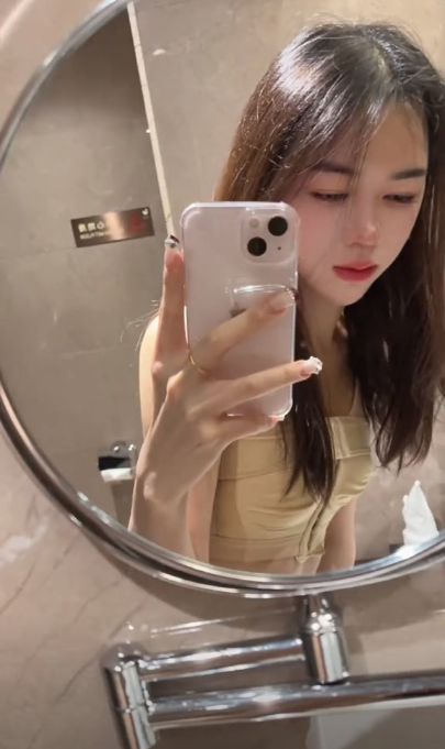25岁抖音网红宣布变性,梦想成为高冷美女,模样让女生自叹不如