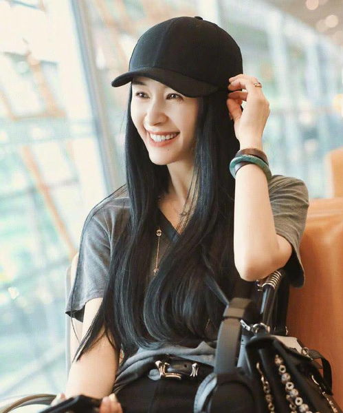 王子文久违长发女人味爆棚比短发更看年轻,32岁嫩回初恋脸