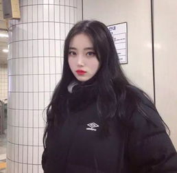 短发的中分内扣也很百搭,方脸长脸圆脸都可以尝试她生活穿衣搭配网