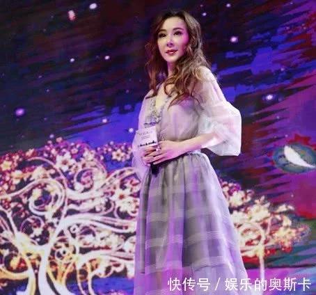 都是50岁左右,陈红老,徐帆蒋雯丽老了,她像28岁少女