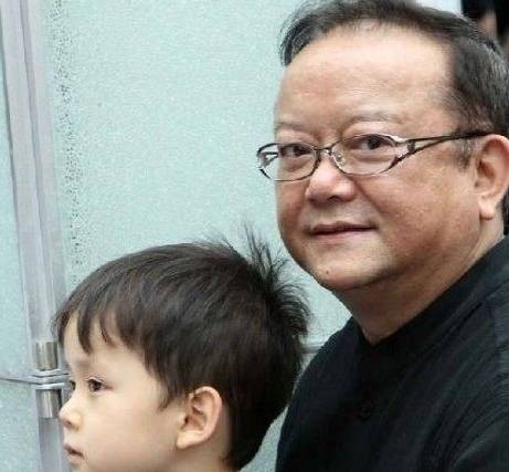 67岁女医生意外怀孕硬要生娃,女儿曾要断绝关系,现在怎么样了