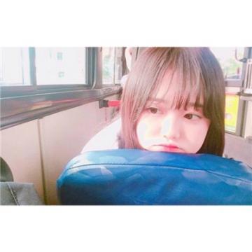 2020上下白边女生头像清新唯美心里有旧爱的男人碰不得