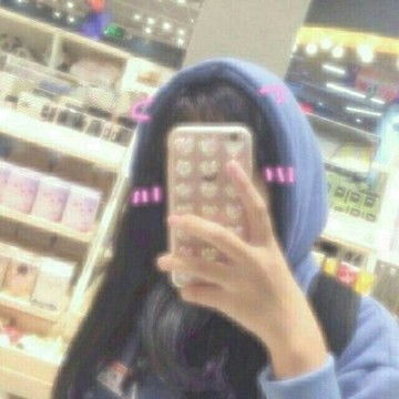 16岁可爱女生手机遮脸头像