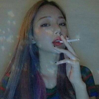 女生头像抽烟霸气