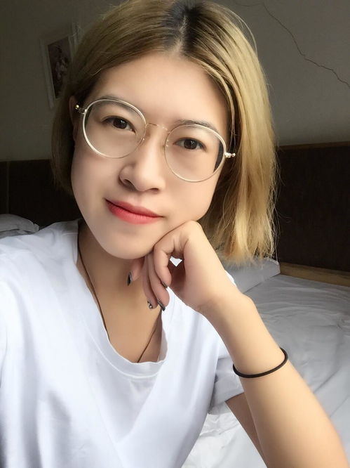 戴眼镜的女生适合哪种短发发型
