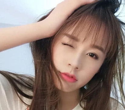 女生早上起床头发乱糟糟,教你睡前小妙招,避免发际线变高