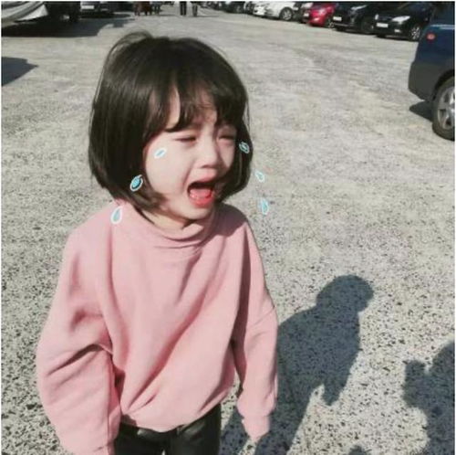 孩子刚被吼,转身就与妈妈亲热,真是不记仇真相知道了令人心酸