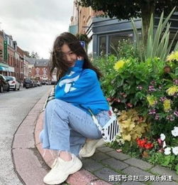 13岁的李嫣,越发的像天后王菲了,穿着打扮也越来越有范