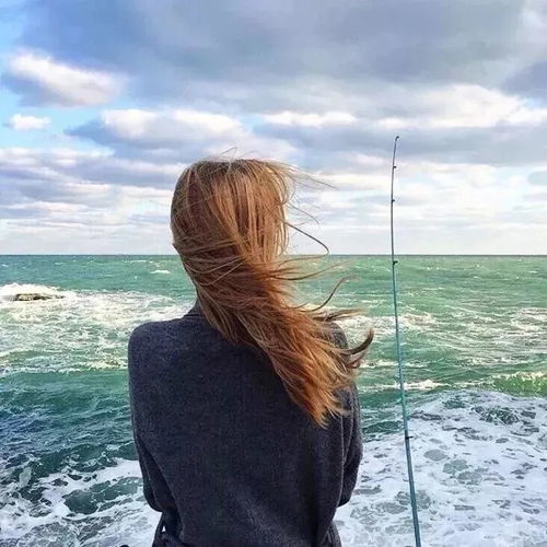 海边唯美女生背影头像我就站这不动谁走向我我就爱谁