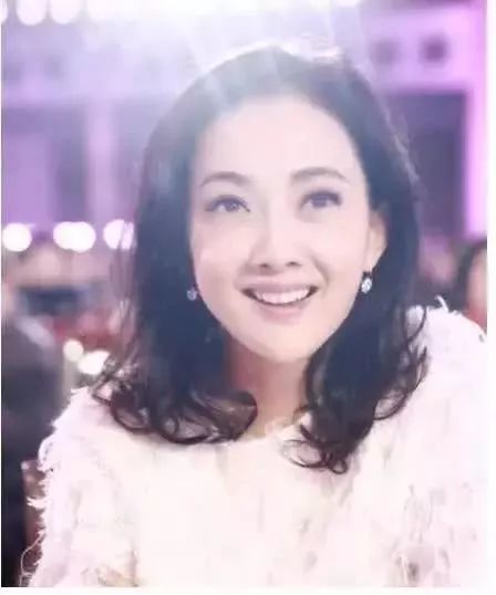 她曾是春晚一姐,郭冬临媳妇,45岁身材却似少女,风韵犹存搜狐娱乐搜狐网