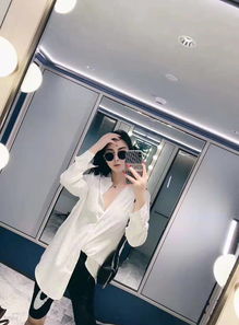 一款经典时尚的花纹白衬衫高冷的气质女hzmusy推荐很有范哦