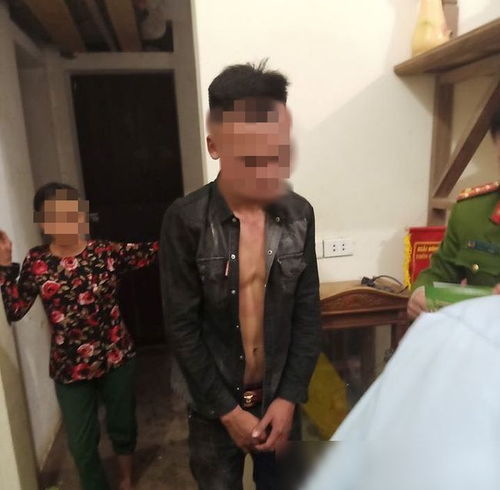 男子网上诱骗12岁女孩,刚要把女孩带走时就被邻居围堵殴打