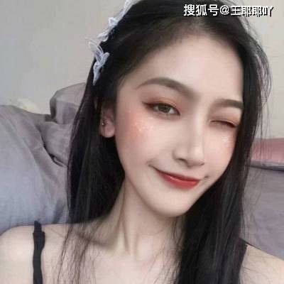 搞笑gif舞蹈生涯结束了,身材满分,柔韧性满分