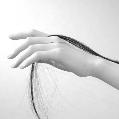 日本女摄影师镜头下的佛系摄影,清心寡欲的少女人体优雅