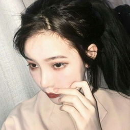 爱情里被思念围绕的女生图片