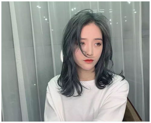 女生半长不短的头发造型图,短发烫发性感又霸气