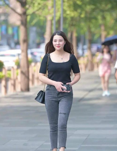 清秀可人的瑜伽裤美女,职业女性那种独有的成熟稳重,尽显霸气