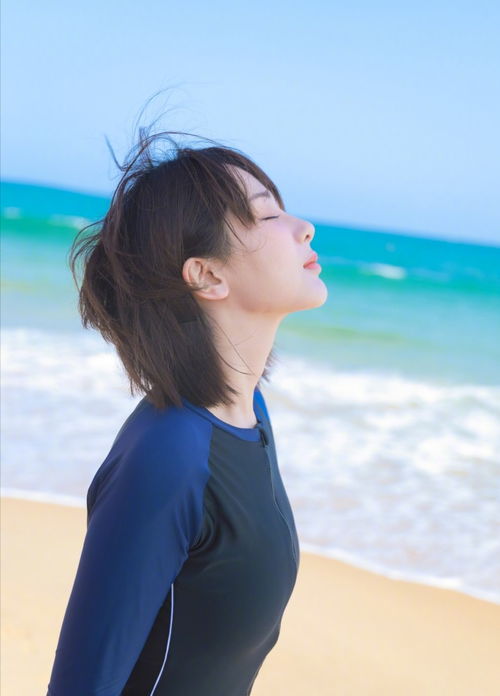 杨紫新剧女心理师杀青啦,却被她的海上拍的照片所吸引了