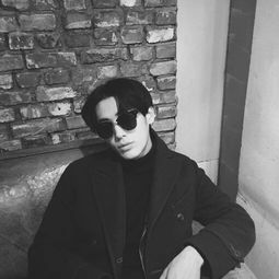 戴墨镜头像女高冷冷酷男人