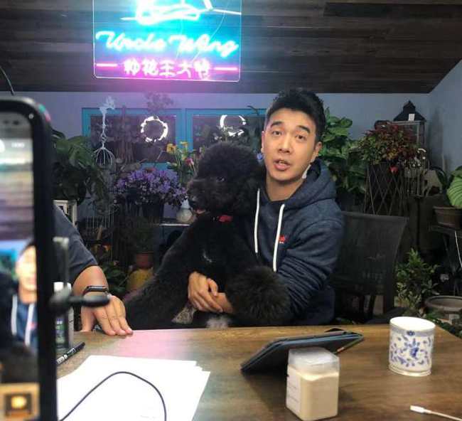 网红王大爷高清头像