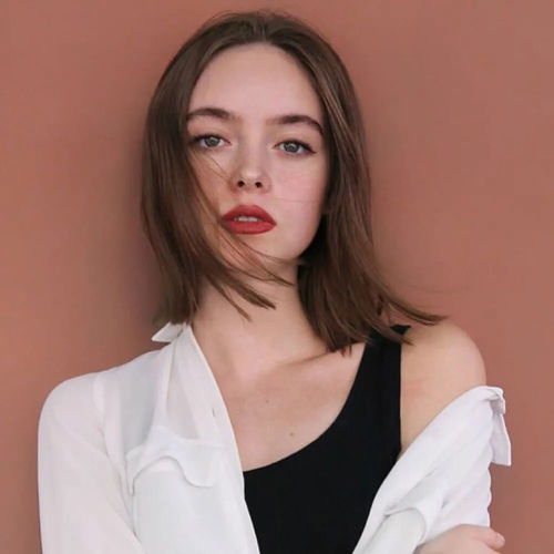 欧美女生头像自拍文案
