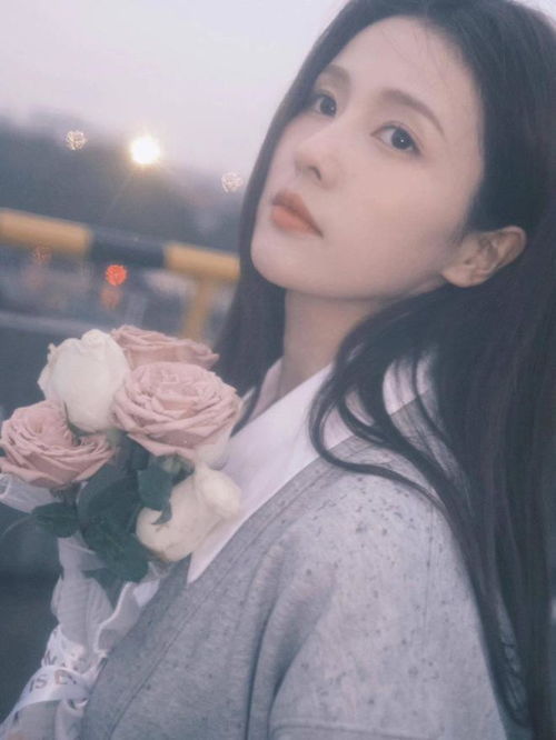刘亦菲捧花头像爆火,张婧仪陆婷玉蒋依依女明星同款图太养眼