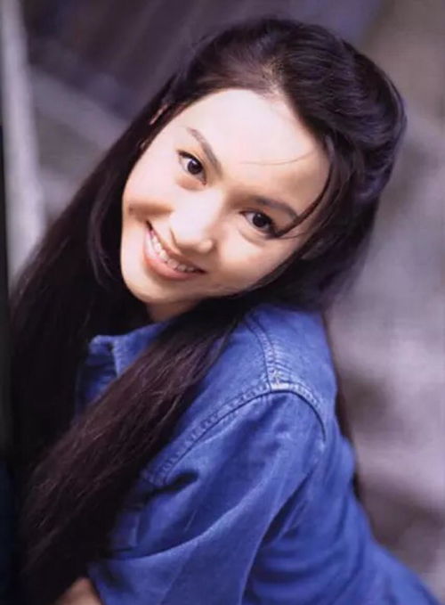 黎姿开年大片大变样黑皮肤野生眉不再甜美,长相酷似李嘉欣