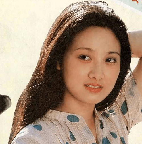71岁刘晓庆再演少女,底下全是恶评和自然老去的女星比差距太大