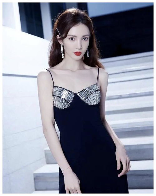 从乘风破浪的姐姐到女儿们的恋爱,最近的金晨有点火