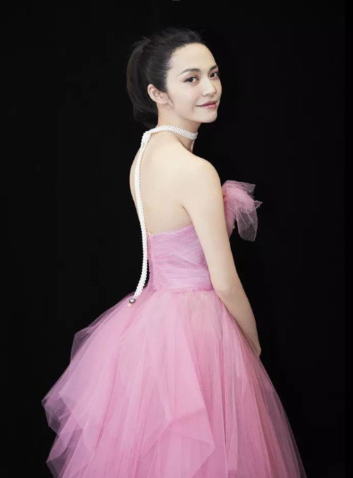 迪丽热巴景甜angelababy,女神颜魔鬼身输赢看体态,你为谁打call