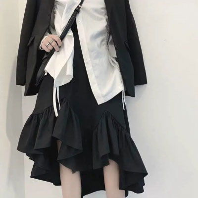 女生头像真人霸气黑色奈何桥上忽悠鬼