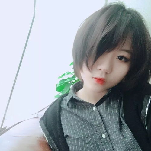 窦佳嫄新歌出道,与姐姐窦靖童合影,成为娱乐圈杀马特姐妹花