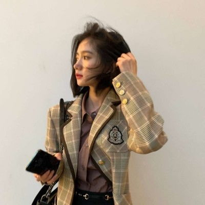 网易云热评班草自诩高冷,我拿小号用网图撩他,他穿着女装对我撒娇