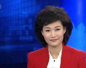 央视主持12年戴假发无人知,摘掉假发后年轻10岁,少女味爆棚