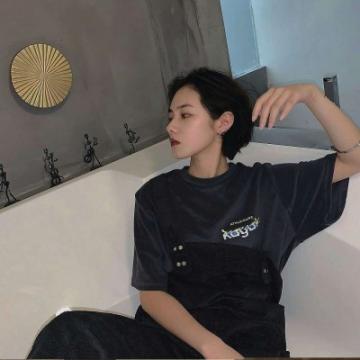 最新微信头像女霸气冷酷无情想做一个走路带风的大侠