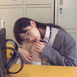 期待下一颗巧克力糖清新性感时尚气质女生头像