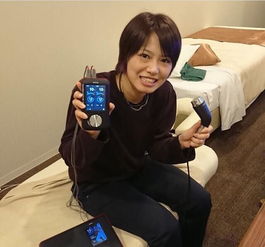 日本羽球一哥夺冠后深情亲吻项圈,竟与桃色丑闻女主是情侣款