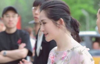 看女明星的侧脸,杨幂谢娜缺点一样,你觉得谁的侧脸最完美呢