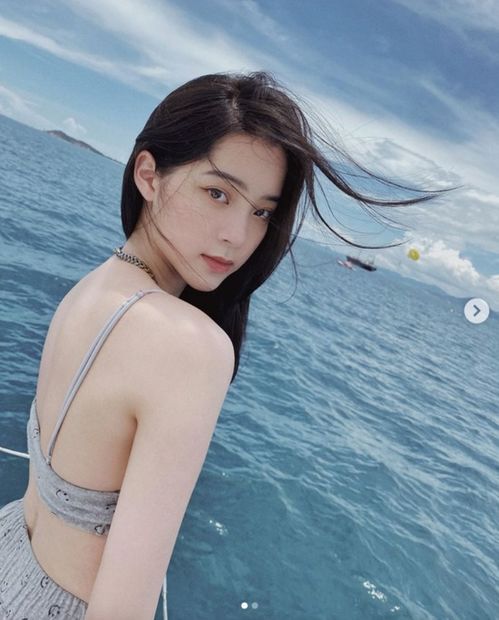 欧阳娜娜度假美照冲上热搜妹妹这是什么神仙侧颜